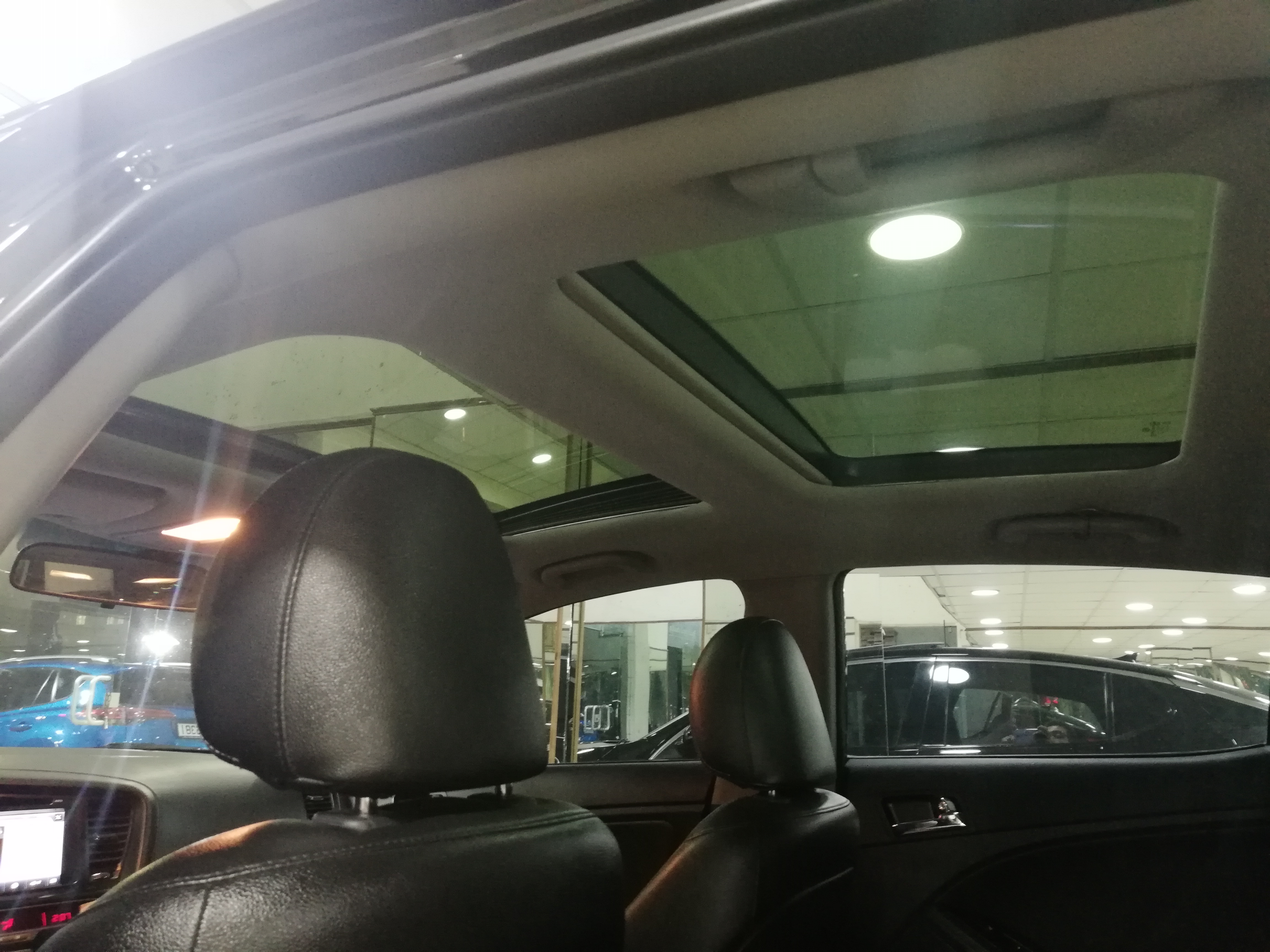 كيا k5 2013
لا تنسَ أنك شاهدت هذا الإعلان في عنكبوت
كيا k5
فحص 7 جيد
مواصفات فل كامل
لون اسود...