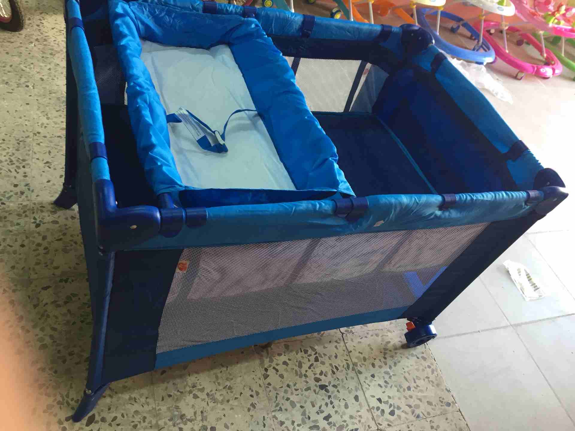 تخت بيبي امريكي مع فرشه غيار للفوط  يوجد خدمه توصيل 0796316653
متوفر بلون ولادي                                            


	 				لا تنسَ أنك شاهدت هذا الإعلان في عنكبوت...