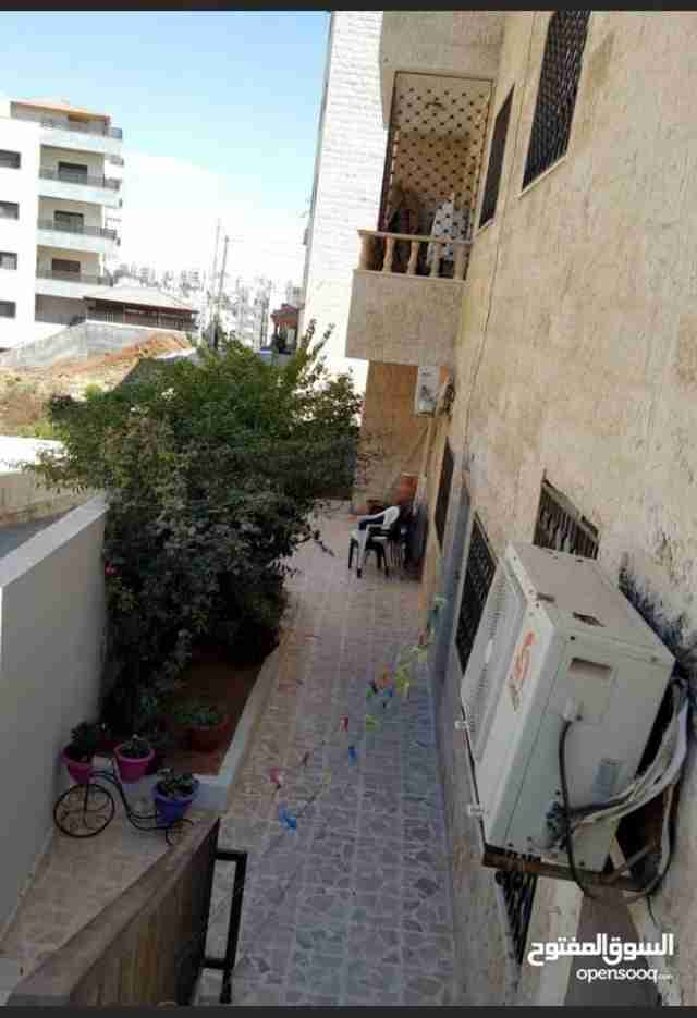 شقه مستقله بمساحه 250م 185 داخلي فارغه للبيع بسعر لقطه
لا تنسَ أنك شاهدت هذا الإعلان في عنكبوت...