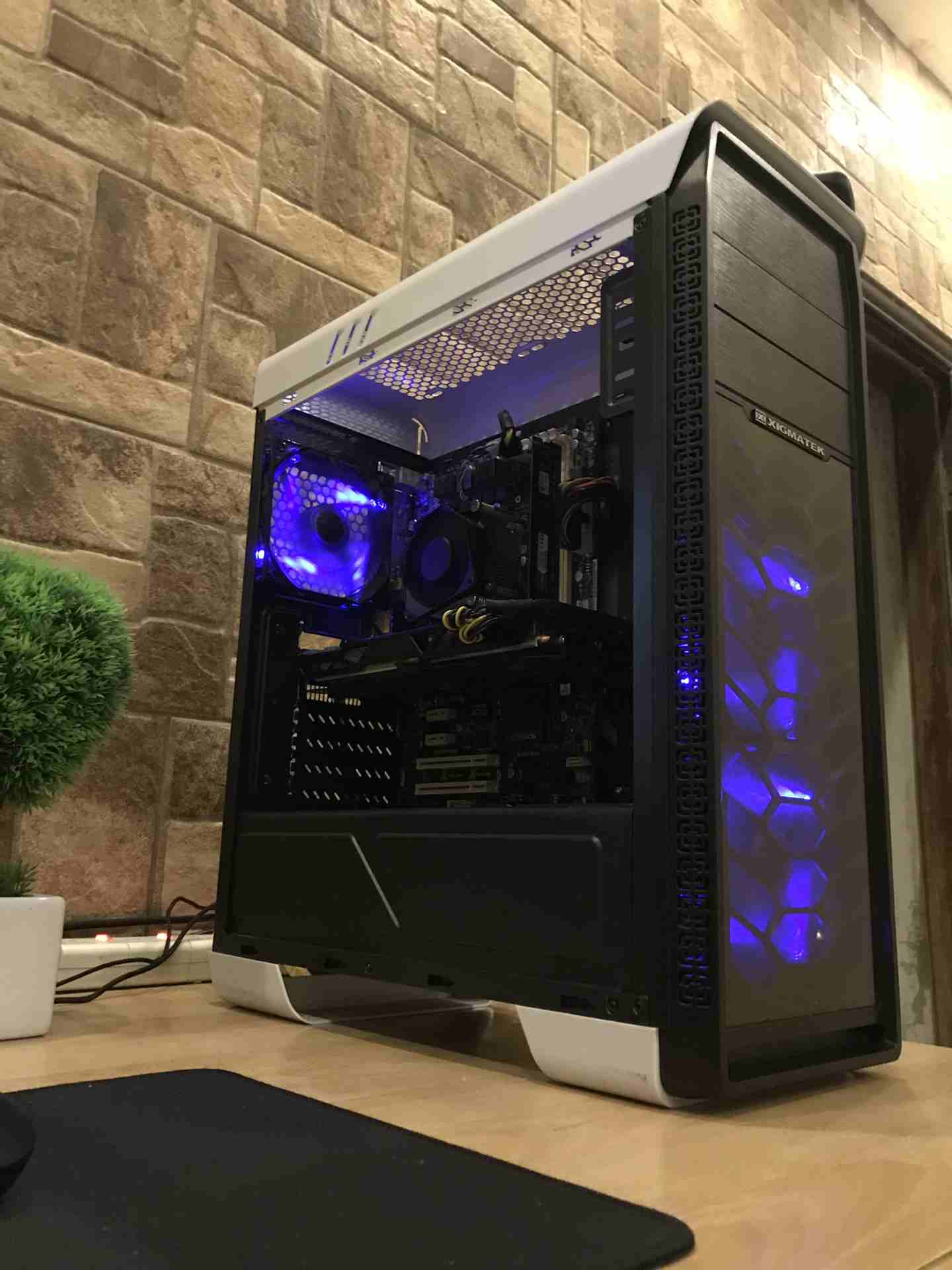 Gaming Case
لا تنسَ أنك شاهدت هذا الإعلان في عنكبوت
‏Core i5 3470 Up To 3600Mhz
‏ASROCK P...