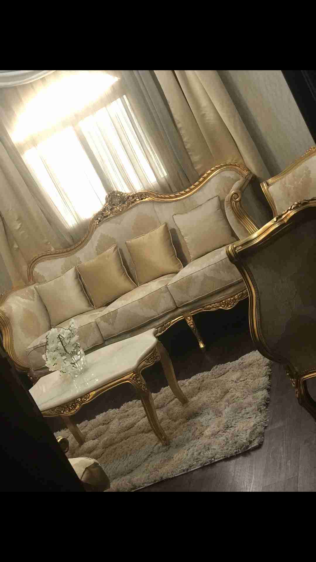 كنب مجلس فخم وكلاسيك للبيع
لا تنسَ أنك شاهدت هذا الإعلان في عنكبوت
كنب مجلس مستعمل نظيف وجديد...
