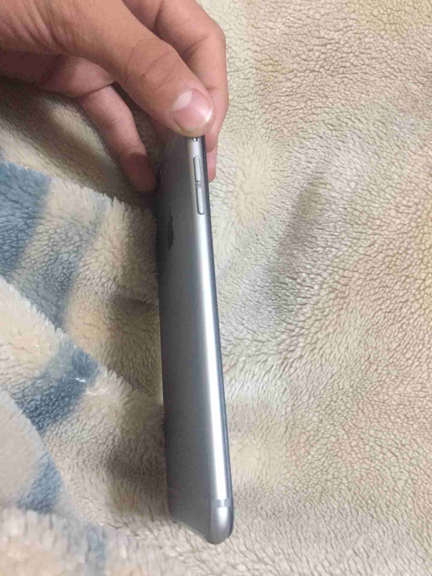 ايفون 6 بلس
لا تنسَ أنك شاهدت هذا الإعلان في عنكبوت
البصمه فاصله وغير هييييك تماااااااام التمام م...