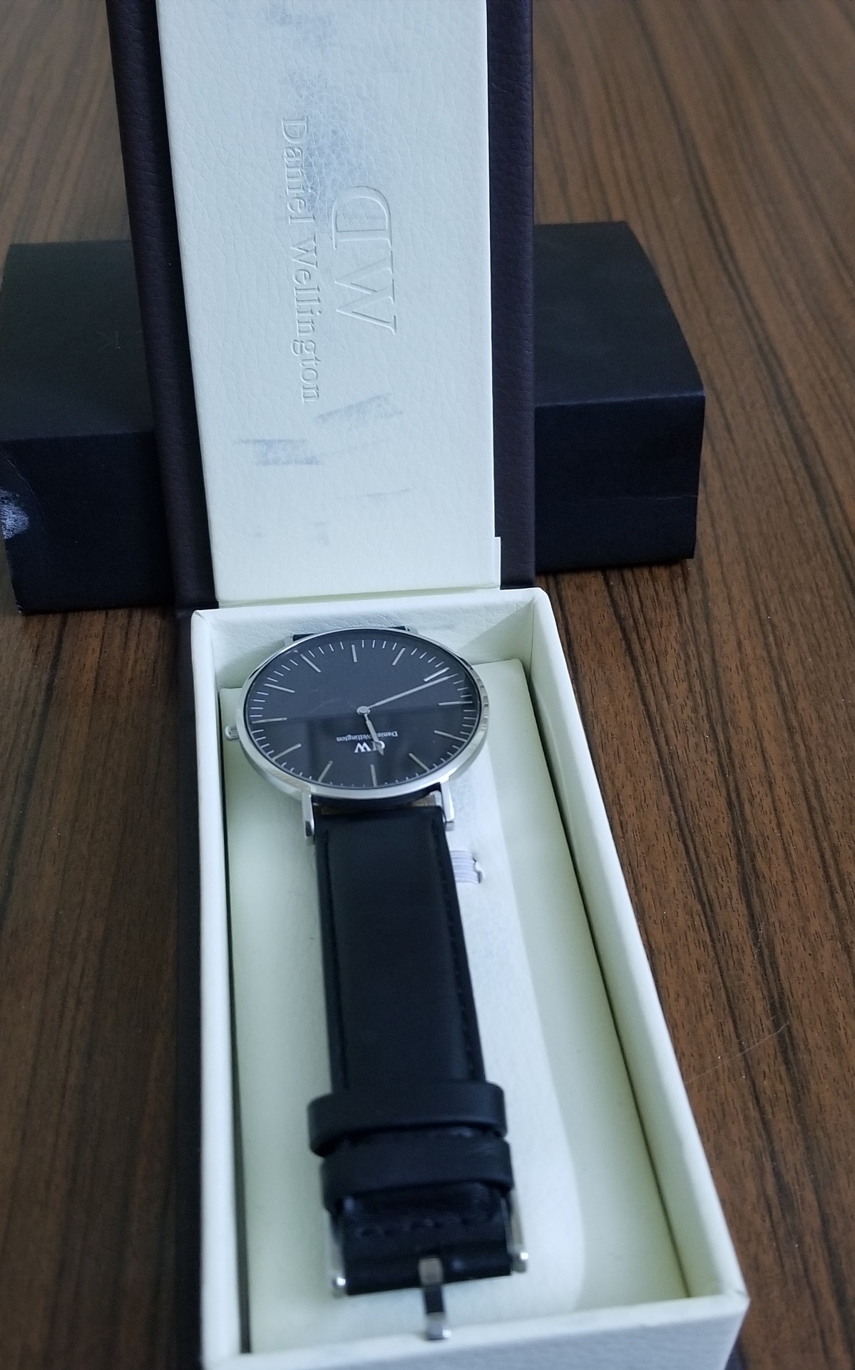 ساعة Daniel wellington
لا تنسَ أنك شاهدت هذا الإعلان في عنكبوت
ساعة Daniel Wellington اصليه...