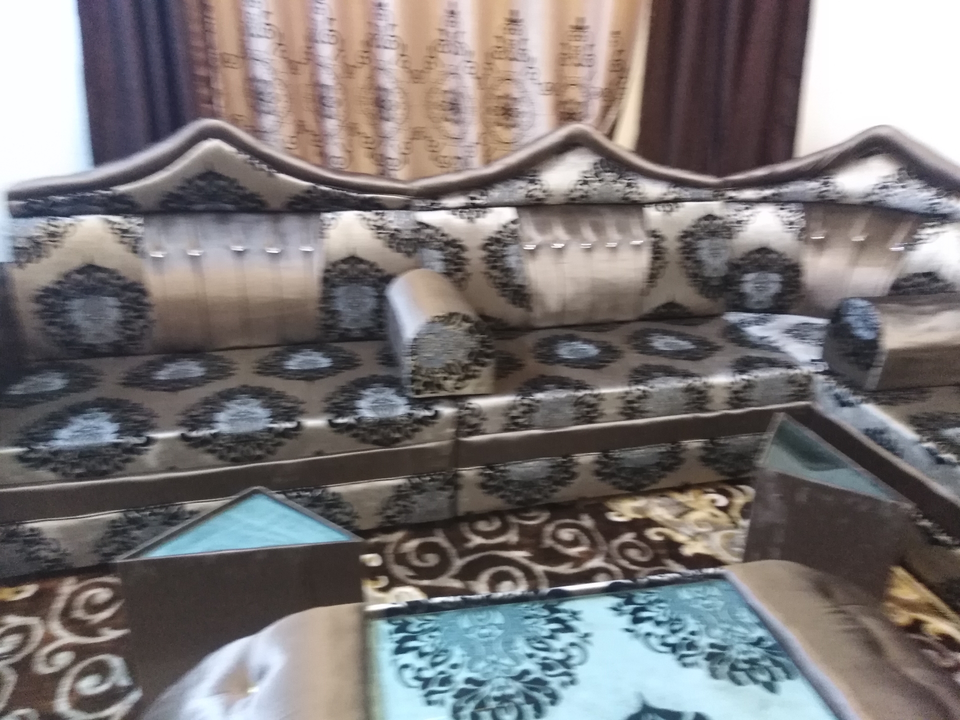 مجلس تفصيل 18 مقعد
لا تنسَ أنك شاهدت هذا الإعلان في عنكبوت
بحال وكاله...