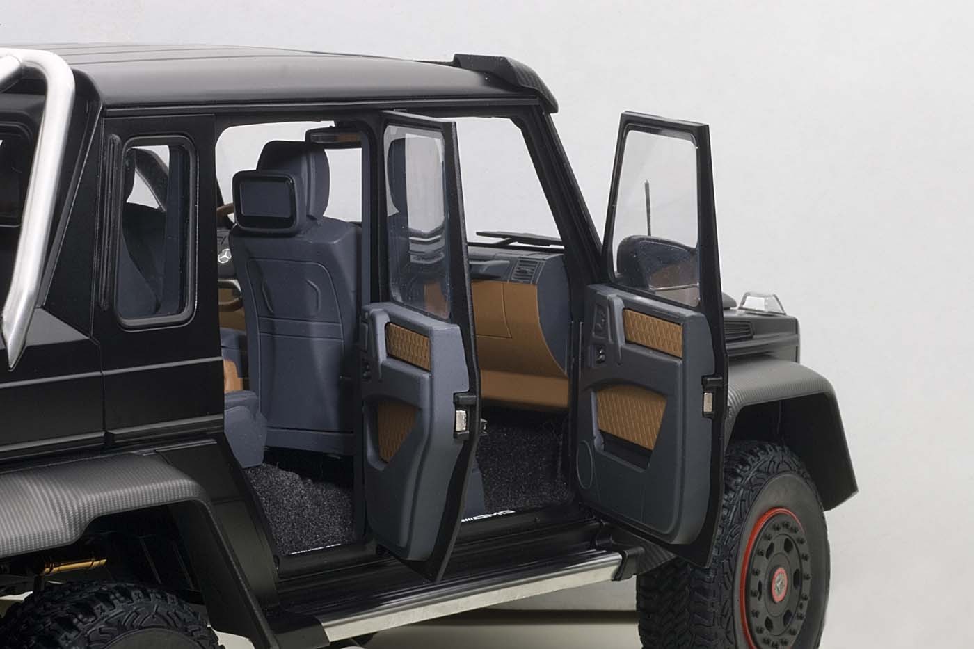 مجسم مرسيدس جي كلاس لون اسود مطفي Mercedes g63 6x6 scale model matte black
لا تنسَ أنك شاهدت هذا الإعلان في عنكبوت...