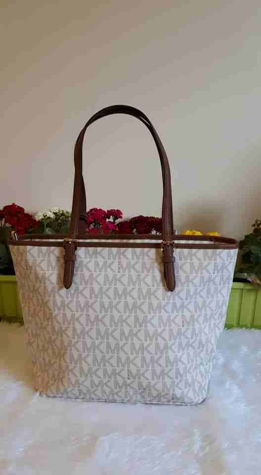 LIKE NEW MICHAEL KORS JET SET SNAP TOTE LARGE
لا تنسَ أنك شاهدت هذا الإعلان في عنكبوت
SR360(SALE)...