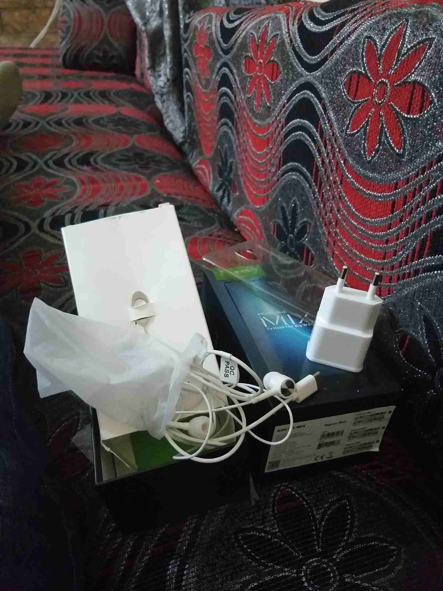 LEAGOO MIX (32G)  (4g)                                            


	 				لا تنسَ أنك شاهدت هذا الإعلان في عنكبوت            
	 				
                            جهاز ليجو  ميكس بدون حواف
32 جيجا...
