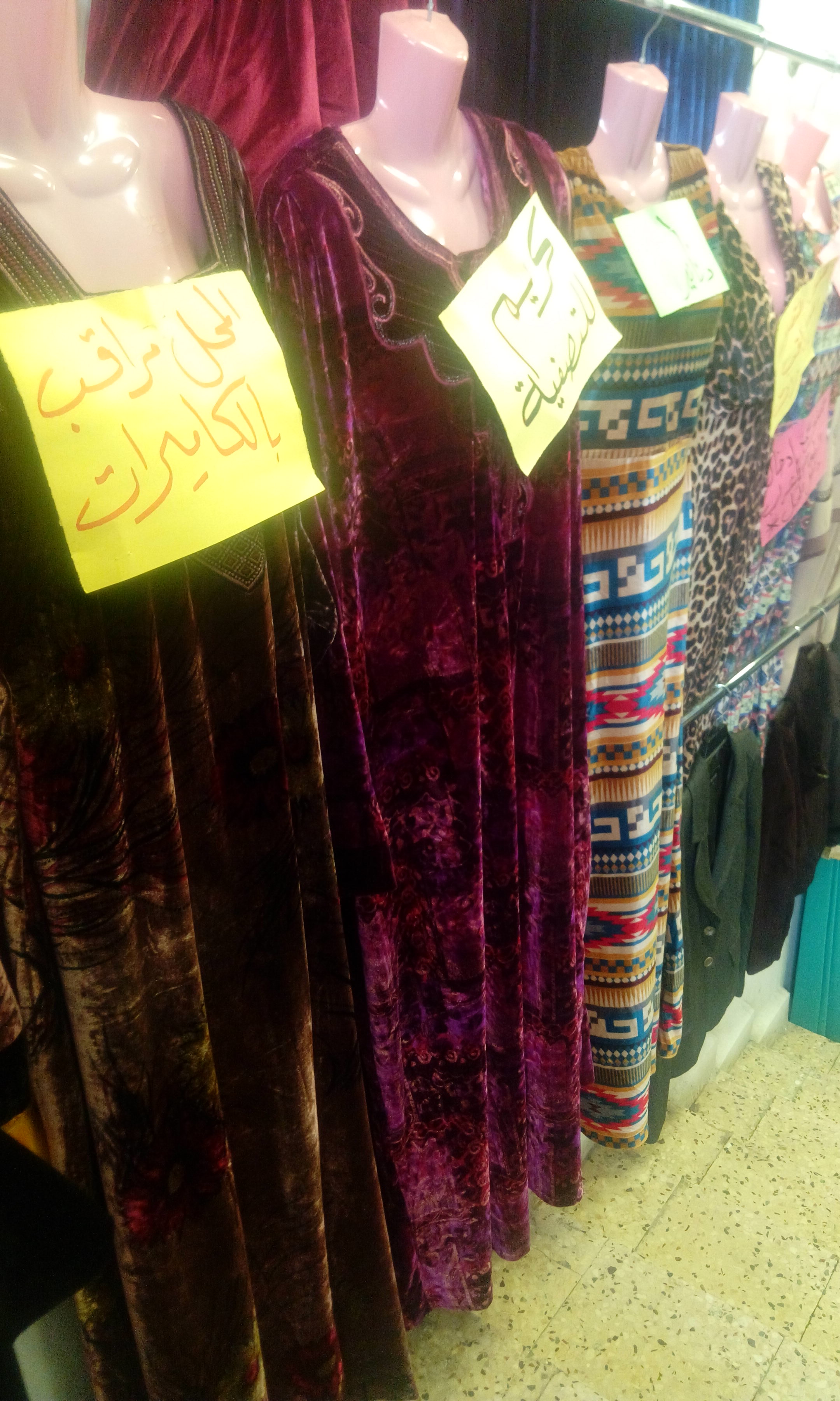 عبايات خليجيه وفساتين السهره الخليجيه
لا تنسَ أنك شاهدت هذا الإعلان في عنكبوت
تنزيلات على جمي...