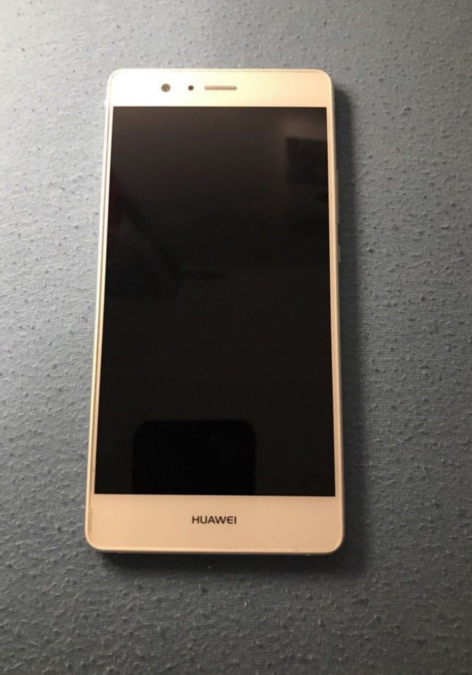 HUAWEI P9 lite                                            


	 				لا تنسَ أنك شاهدت هذا الإعلان في عنكبوت            
	 				
                            لون أبيض ولا خدش توب نظافه 
مامعه شي بس شو...