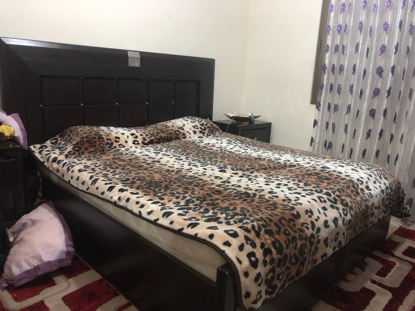 غرفة نوم فيتنامية
لا تنسَ أنك شاهدت هذا الإعلان في عنكبوت
غرفة النوم بحالة جيدة جداً
للاستفس...