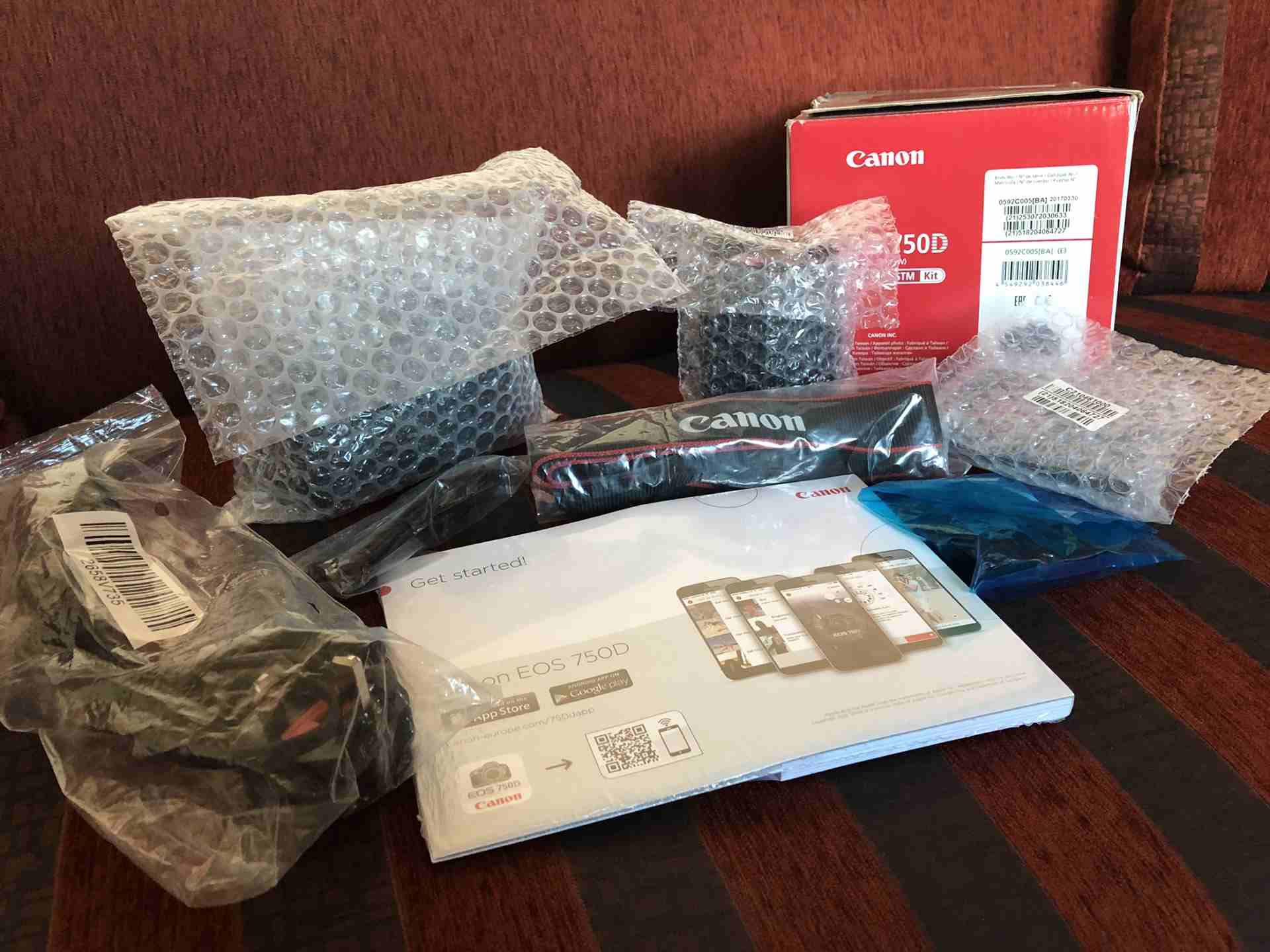 Canon 750D كانون
لا تنسَ أنك شاهدت هذا الإعلان في عنكبوت
كانون 750D بحال الوكالة بالكرتونة
يا دوب...