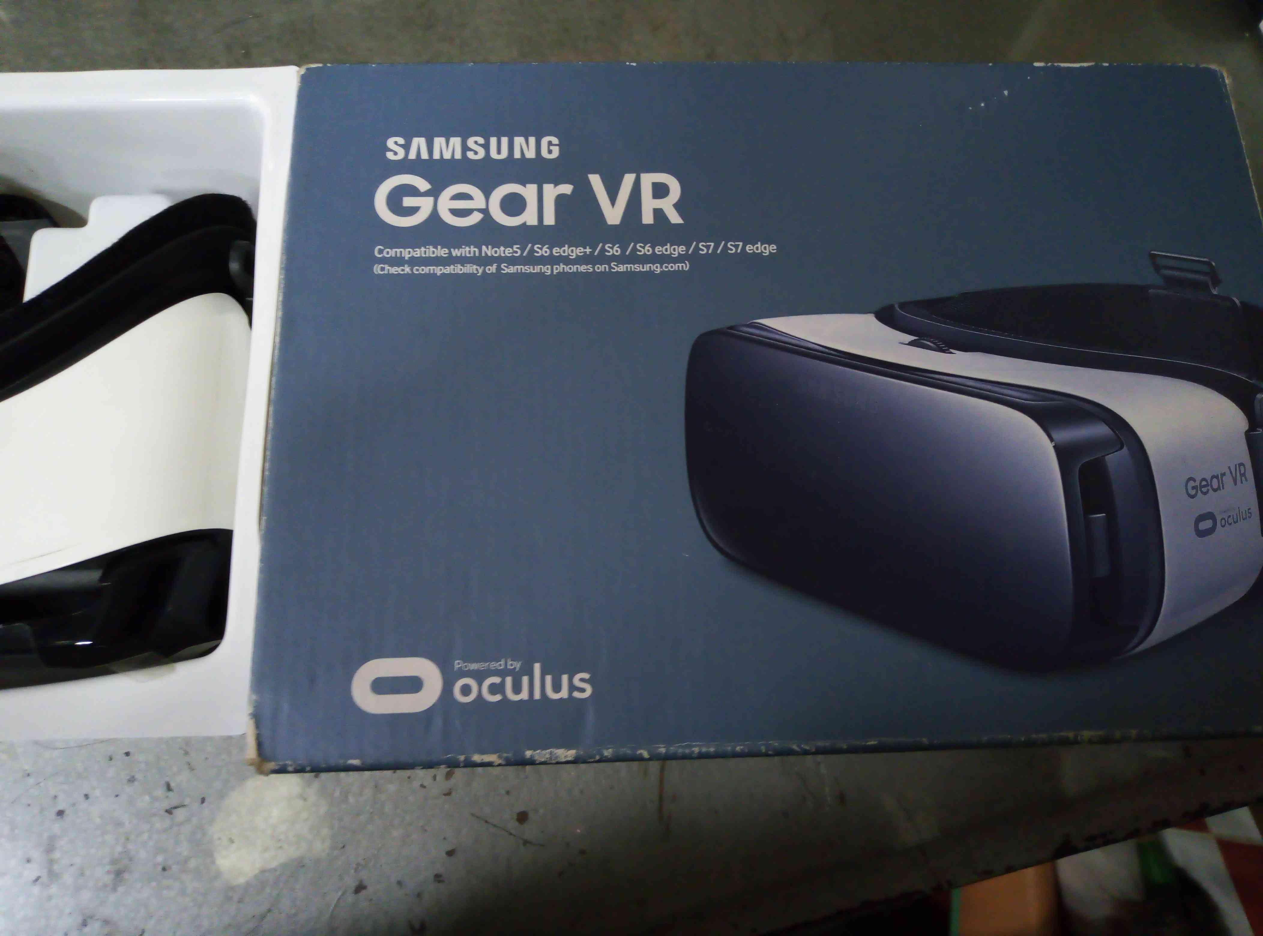 VR اصليه جديده
لا تنسَ أنك شاهدت هذا الإعلان في عنكبوت
كامل اغراضها والكرتونه...