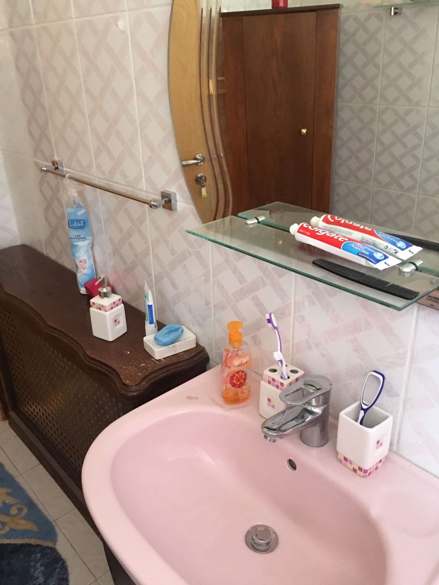 دوار ابو نصير شقه 4 غرف مفروش للبيع من المالك مباشره وذلك بدواعي السفر
لا تنسَ أنك شاهدت هذا الإعلان في عنكبوت...