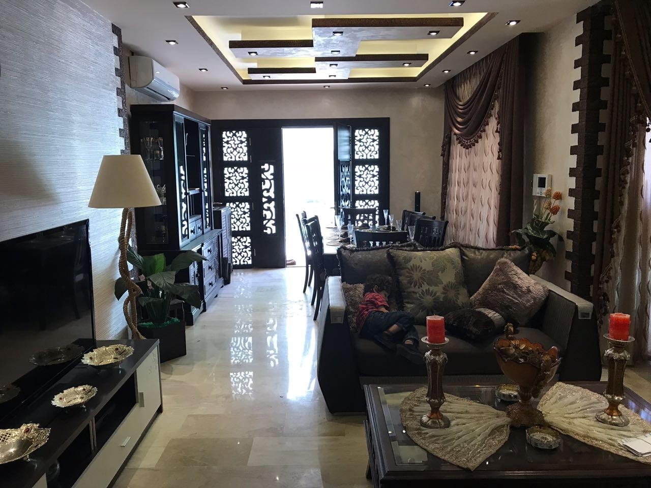 الرابيه شقه شبه ارضيه مكشوفه 195م وتراسات 350م
لا تنسَ أنك شاهدت هذا الإعلان في عنكبوت
الرابي...