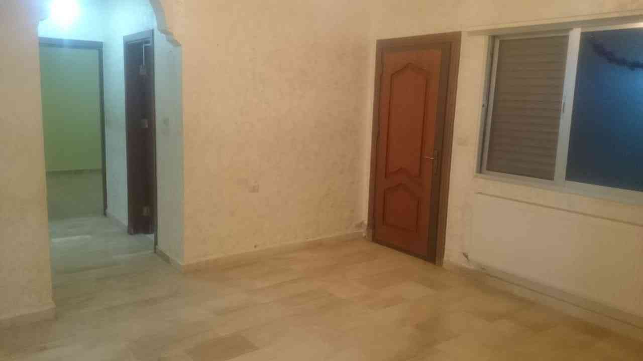 شقه ارضيه فارغه في خلدا ثلاث غرف 350د
لا تنسَ أنك شاهدت هذا الإعلان في عنكبوت
ارضيه مع حديقه...