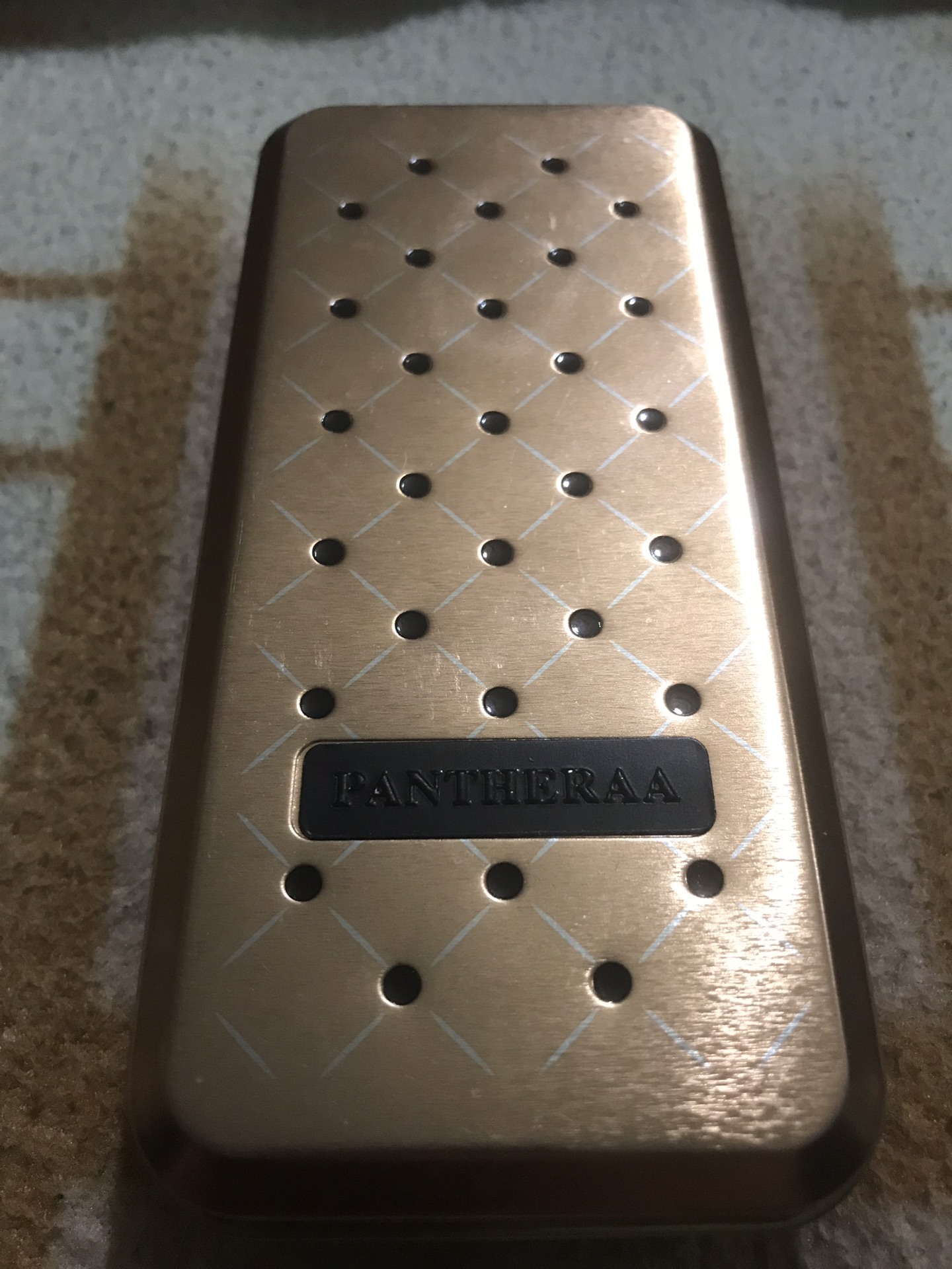 GOLD PANTHERAA                                            


	 				لا تنسَ أنك شاهدت هذا الإعلان في عنكبوت            
	 				
                                Heat lighter 
 Apple logo 
With two xe...