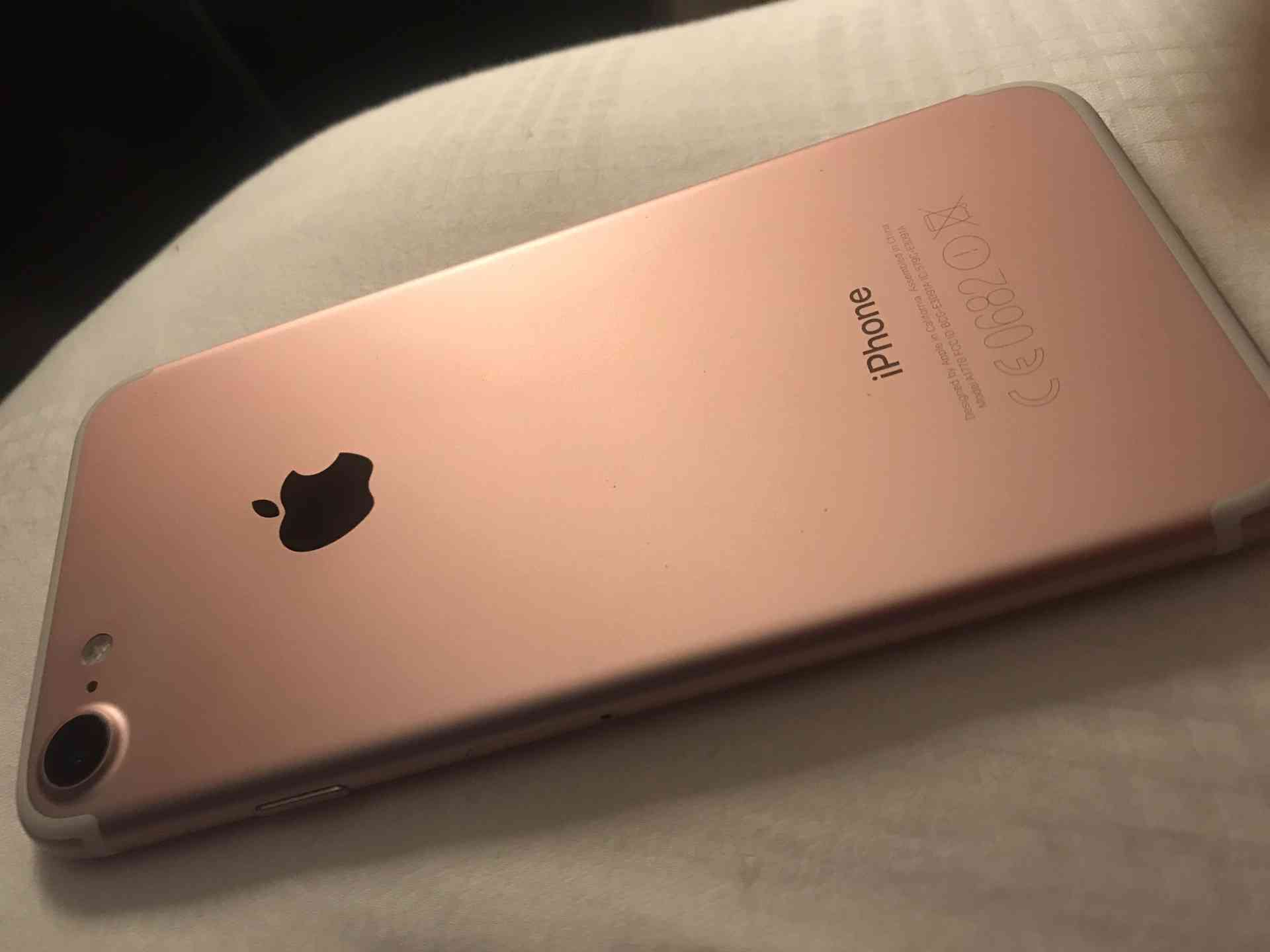 iPhone 7 128 g
لا تنسَ أنك شاهدت هذا الإعلان في عنكبوت
Rose gold
Like new
بحالة الجديد مع ك...
