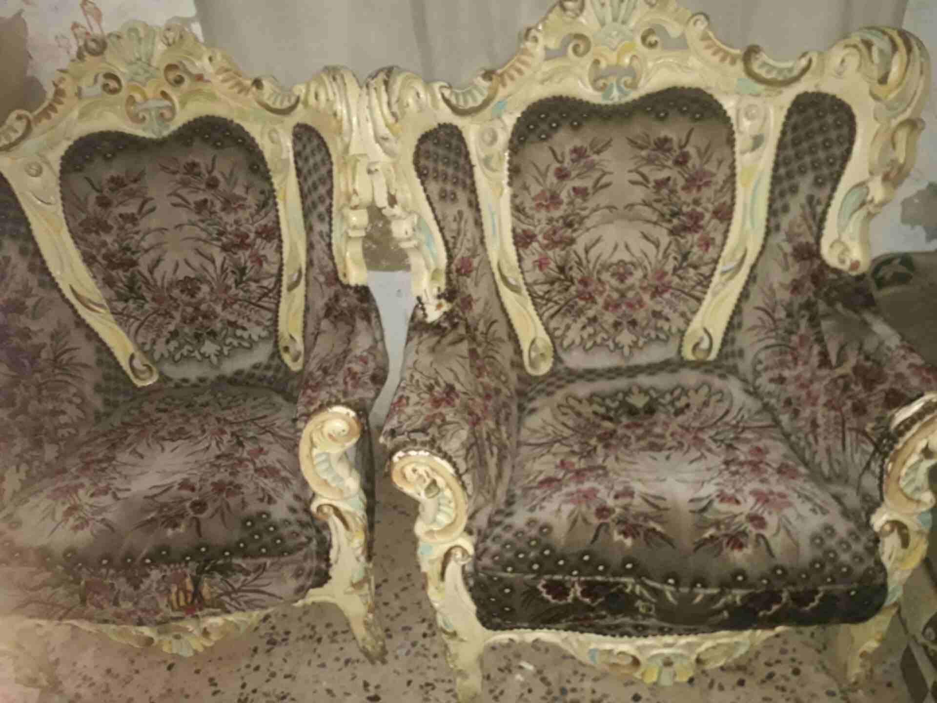 طقم كنب للبيع بحاجه لصيانه                                            


	 				لا تنسَ أنك شاهدت هذا الإعلان في عنكبوت            
	 				
                            طقم كنب بحاجه لصيانه خشب زان 4...