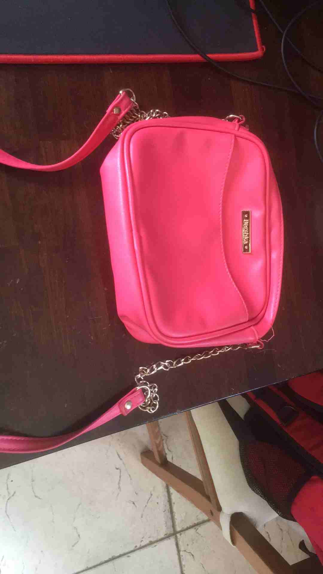 Bershka pink hand bag for 50 sr
لا تنسَ أنك شاهدت هذا الإعلان في عنكبوت
Selling this pink hand ba...
