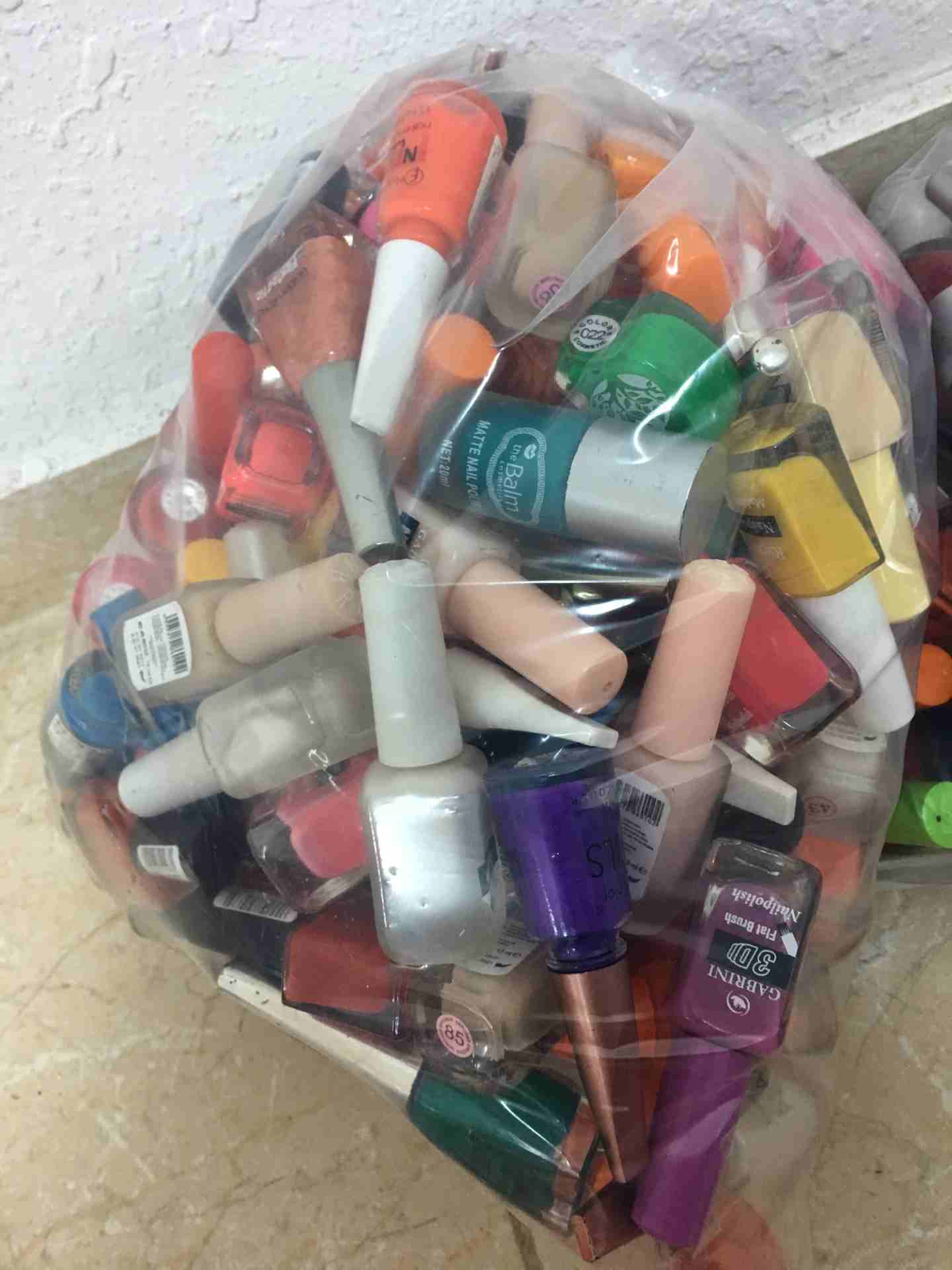 شررررررررروه بسسسسسعر حرررررررررررق
لا تنسَ أنك شاهدت هذا الإعلان في عنكبوت
شروه 500 قطعه مناكير...