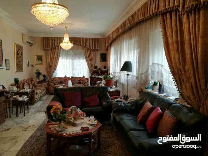 ام اذينه فيلا مستقله موقع مميز ارض 500م بناء 550م بسعر مغري
لا تنسَ أنك شاهدت هذا الإعلان في عنكبوت...