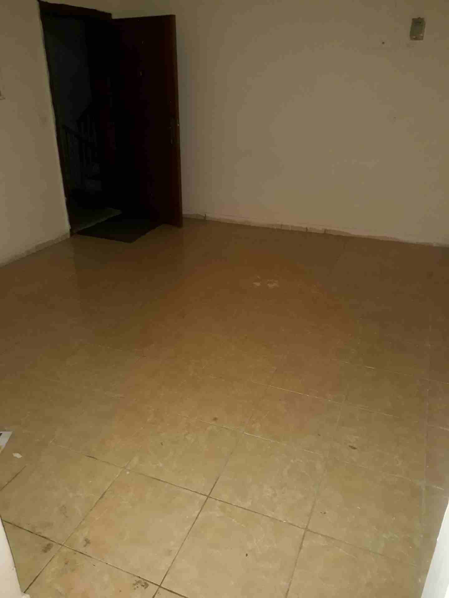 2 نوم شقة فارغة للايجار الشميساني 250 دينار شهري                                            


	 				لا تنسَ أنك شاهدت هذا الإعلان في عنكبوت            
	 				
                            طابق 3...