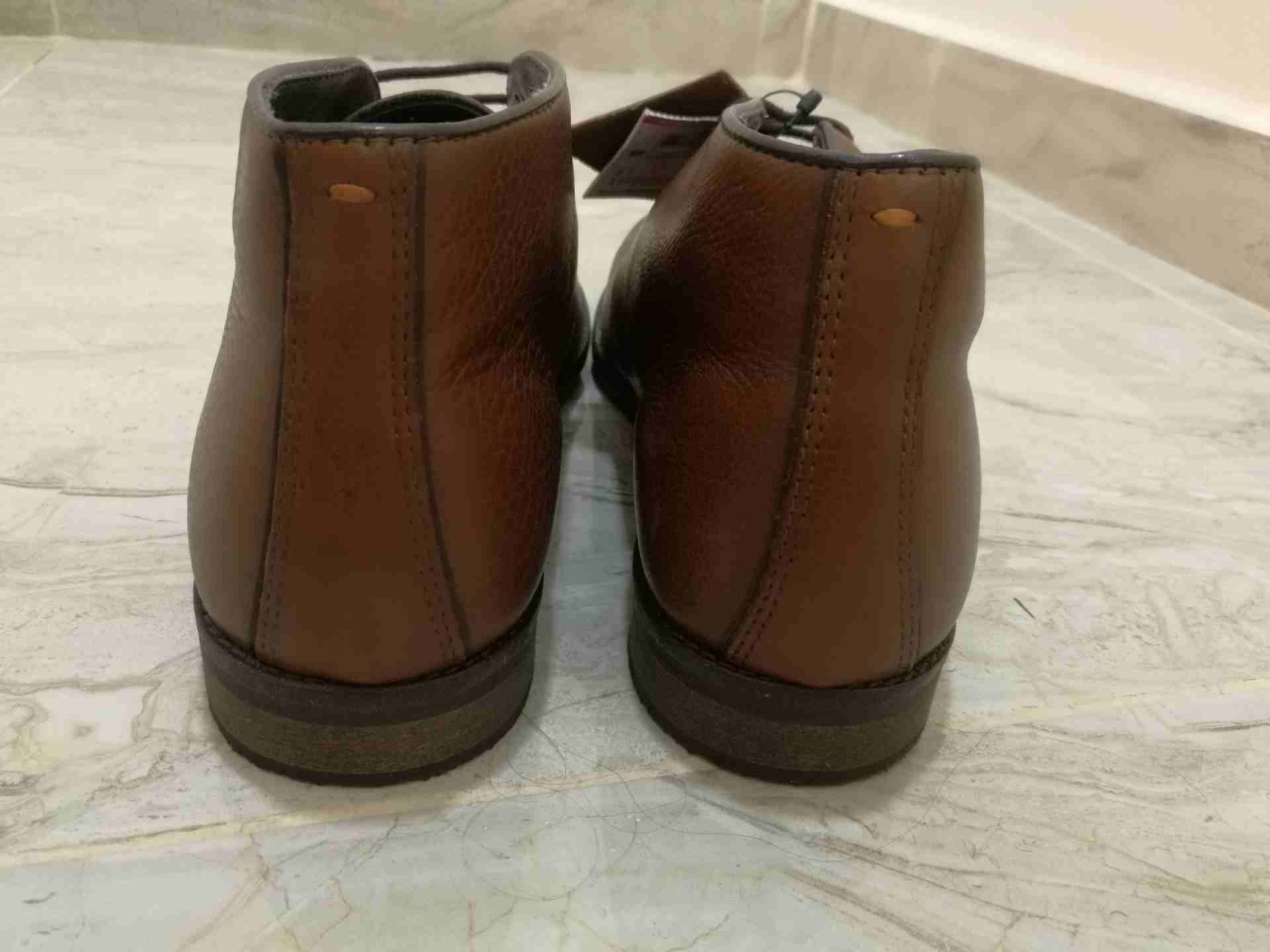 ZARA جلد طبيعي صناعة البرتغال و اسبانيا أصلي 100% مقاس 41
لا تنسَ أنك شاهدت هذا الإعلان في عنكبوت...