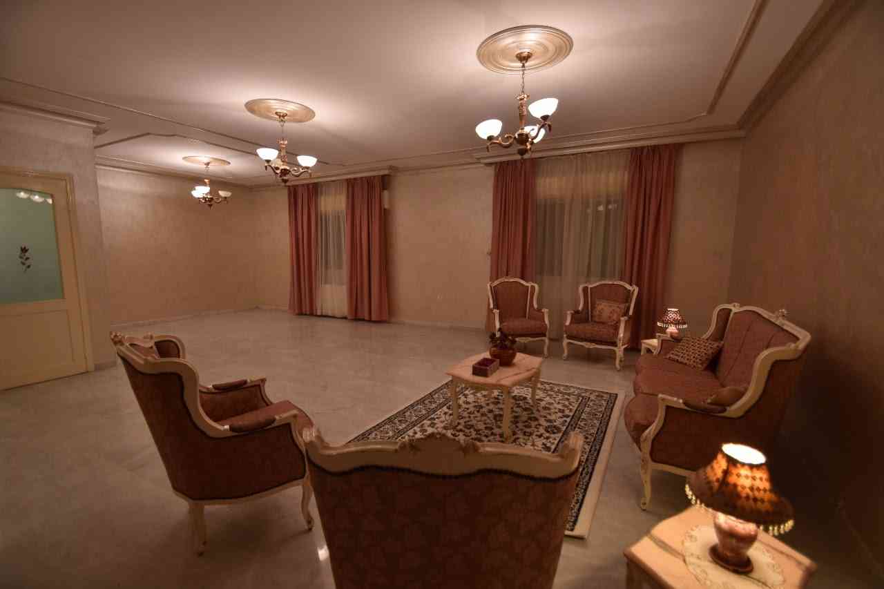 شقة فاخرة مفروشة للايجار بسعر مغري دير غبار 200 متر
لا تنسَ أنك شاهدت هذا الإعلان في عنكبوت
ش...