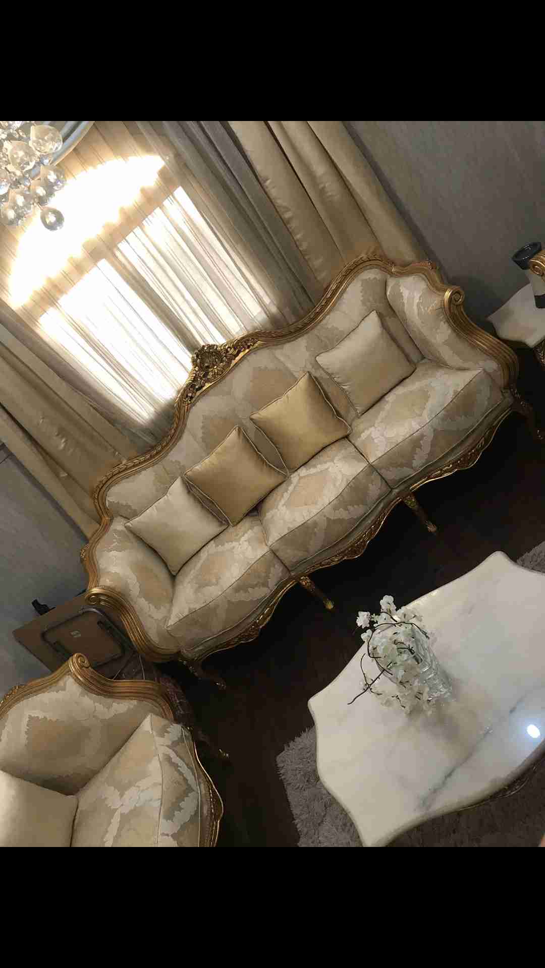 كنب مجلس فخم وكلاسيك للبيع
لا تنسَ أنك شاهدت هذا الإعلان في عنكبوت
كنب مجلس مستعمل نظيف وجديد...