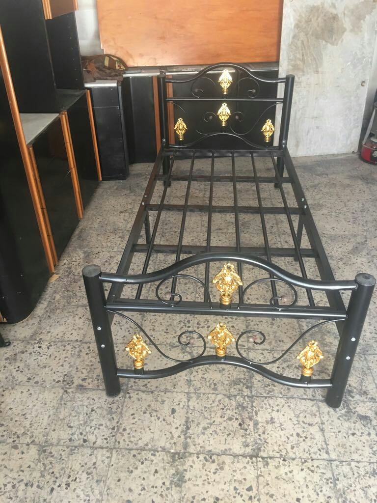 تخت مفرد حديد جديد ممتاز  يتحمل اوزان                                            


	 				لا تنسَ أنك شاهدت هذا الإعلان في عنكبوت            
	 				
                                تخت مفرد جديد ح...