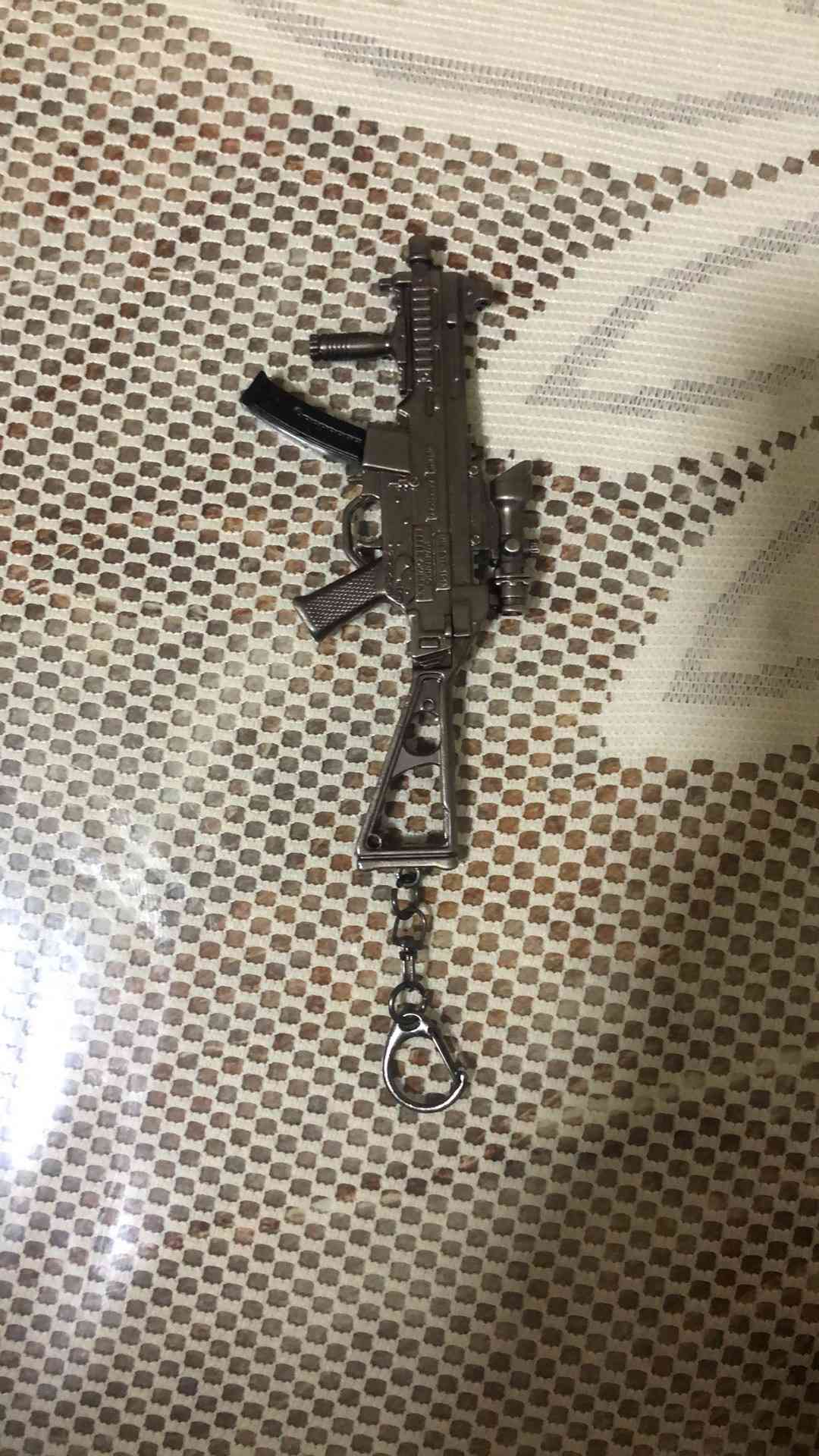 UMP لعبة ببجي                                            


	 				لا تنسَ أنك شاهدت هذا الإعلان في عنكبوت            
	 				
                                و يوجد ايضاً M16...