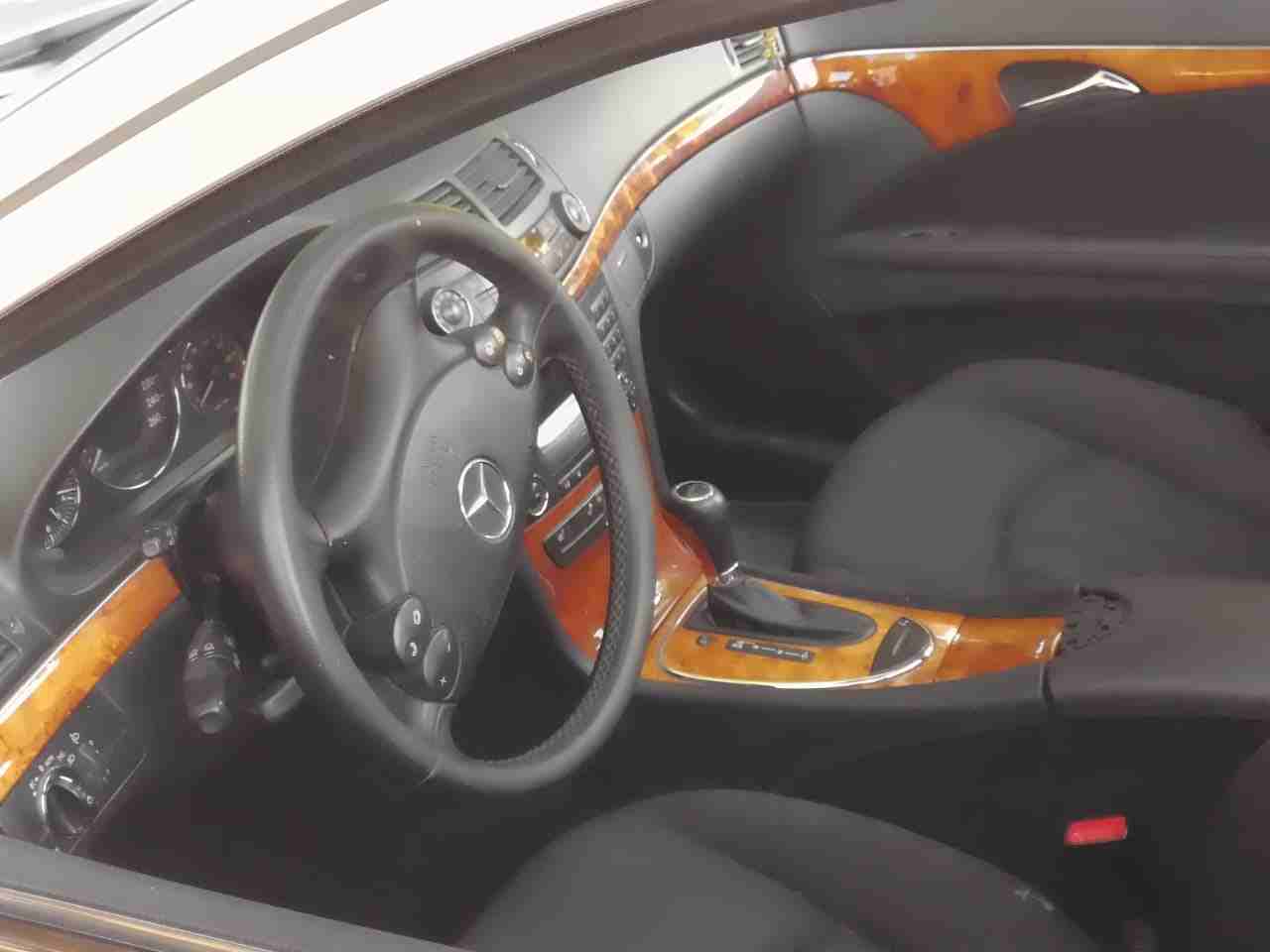مرسيدس E200 اليجانس موديل 2007
لا تنسَ أنك شاهدت هذا الإعلان في عنكبوت
مرسيدس E200 اليجانس/كومبرى...
