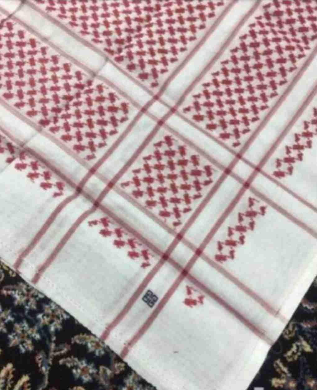 شماغ جيفنشي تصفيه (70) ريال ودنهل (110) ريال
لا تنسَ أنك شاهدت هذا الإعلان في عنكبوت
بسم لله...