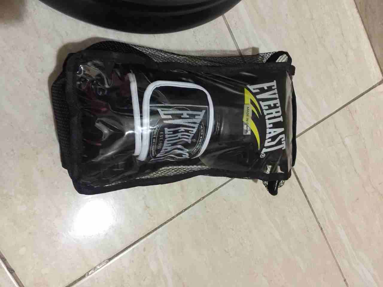 بوكسينج باج                                            


	 				لا تنسَ أنك شاهدت هذا الإعلان في عنكبوت            
	 				
                            Free standing boxing bag with the original EV...