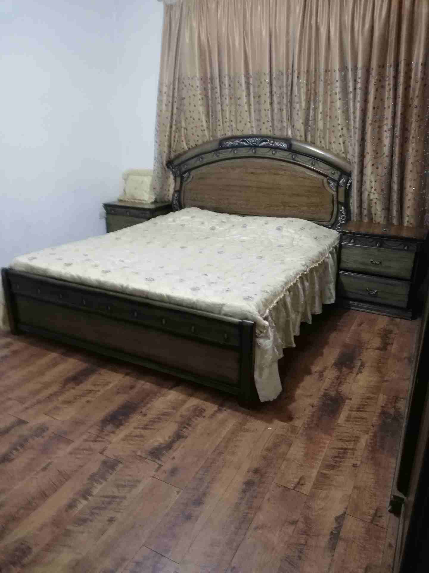 شقة مفروشة كبيرة عفش فاخر للايجار في مرج الحمام
لا تنسَ أنك شاهدت هذا الإعلان في عنكبوت
شقة 165 م...