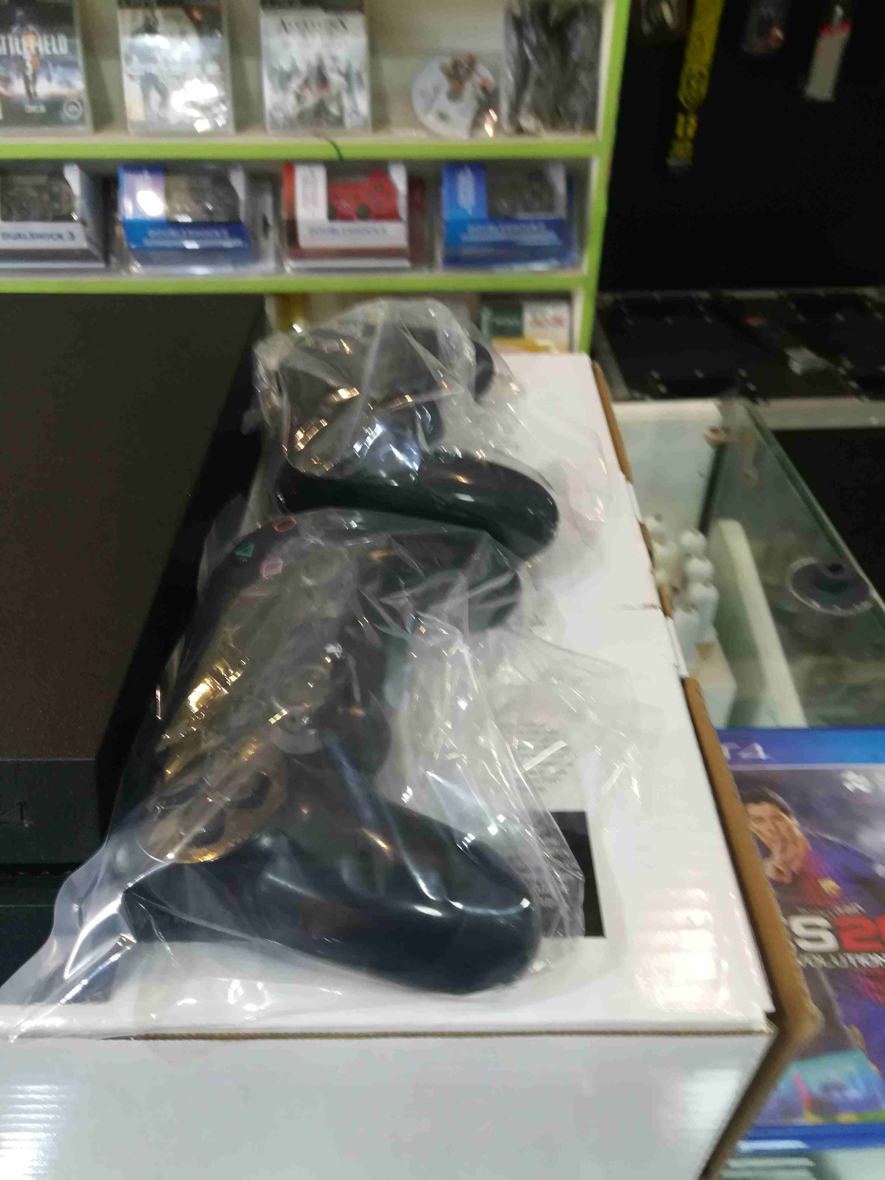جهاز بلاستيشن 4 بحالة الجديد ps4
لا تنسَ أنك شاهدت هذا الإعلان في عنكبوت
الجهاز بحالة الجديد مافي...