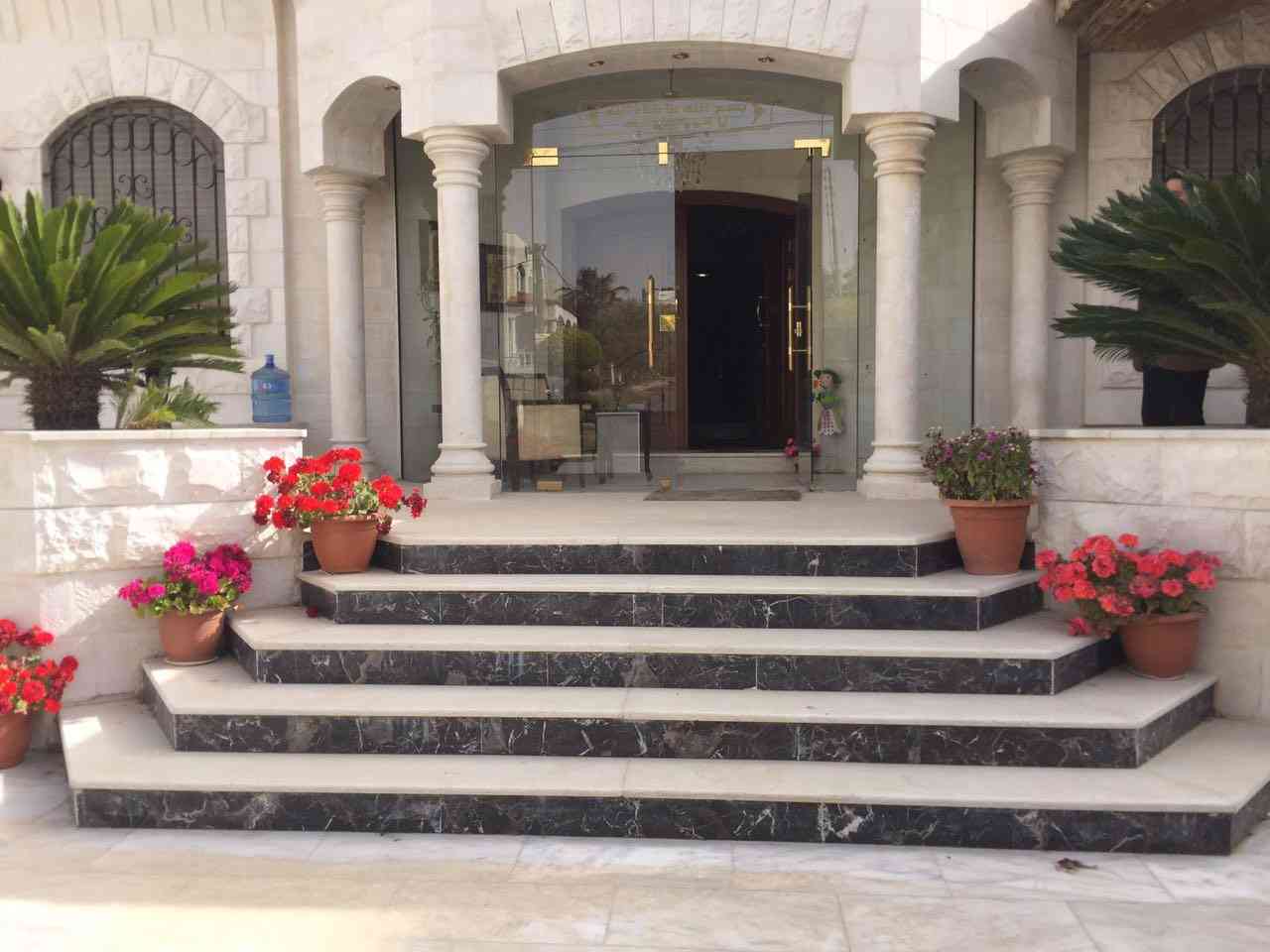 الجبيهه فيلا مستقله فخمه جدا جدا موقع مميز ارض 1050م بناء 650م
لا تنسَ أنك شاهدت هذا الإعلان في عنكبوت...