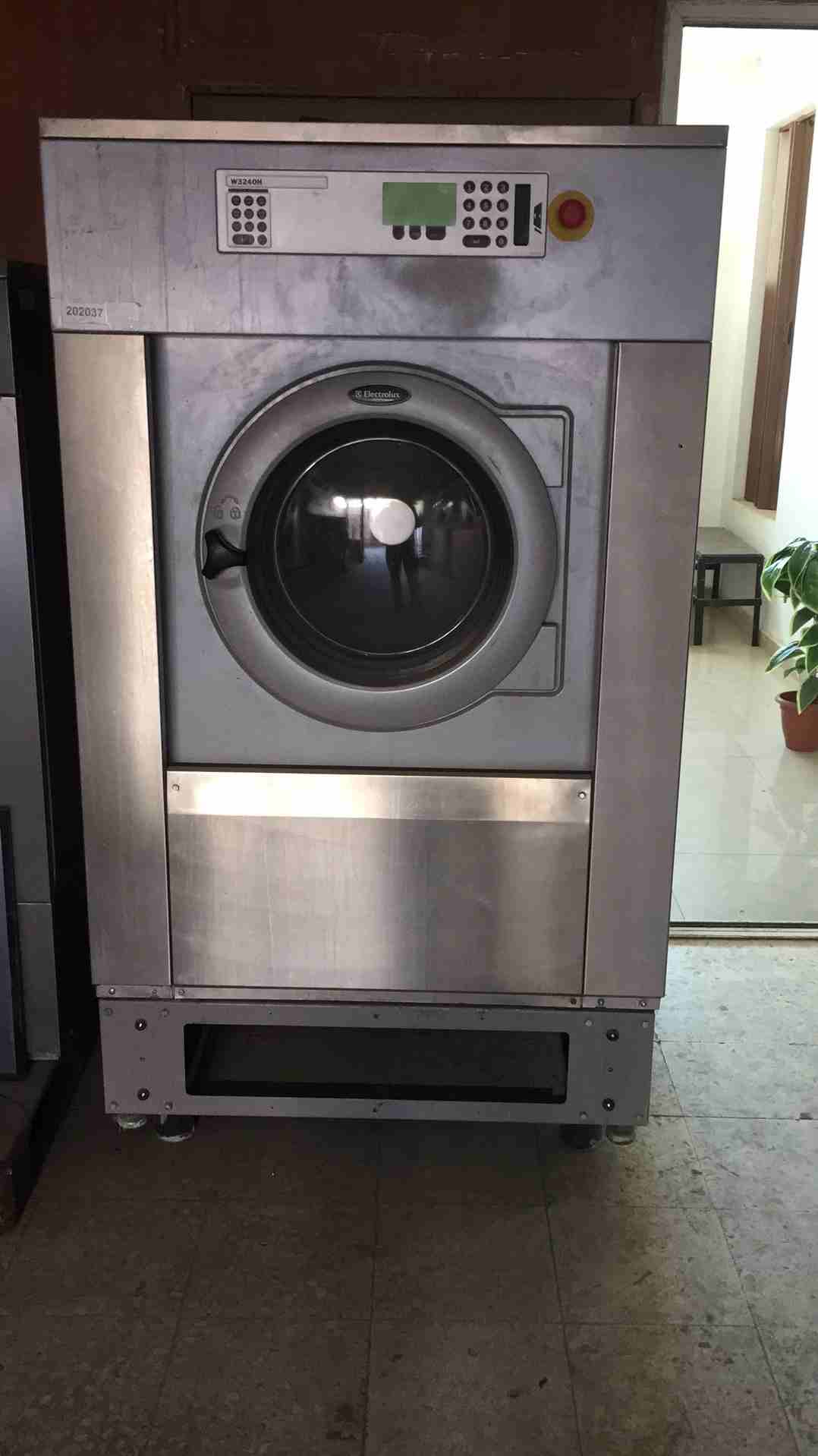 معدات دراي كلين ملابس أوروبيه  جديده و مستخدمه بحاله ممتازه للبيع ت 0795028114                                            


	 				لا تنسَ أنك شاهدت هذا الإعلان في عنكبوت...