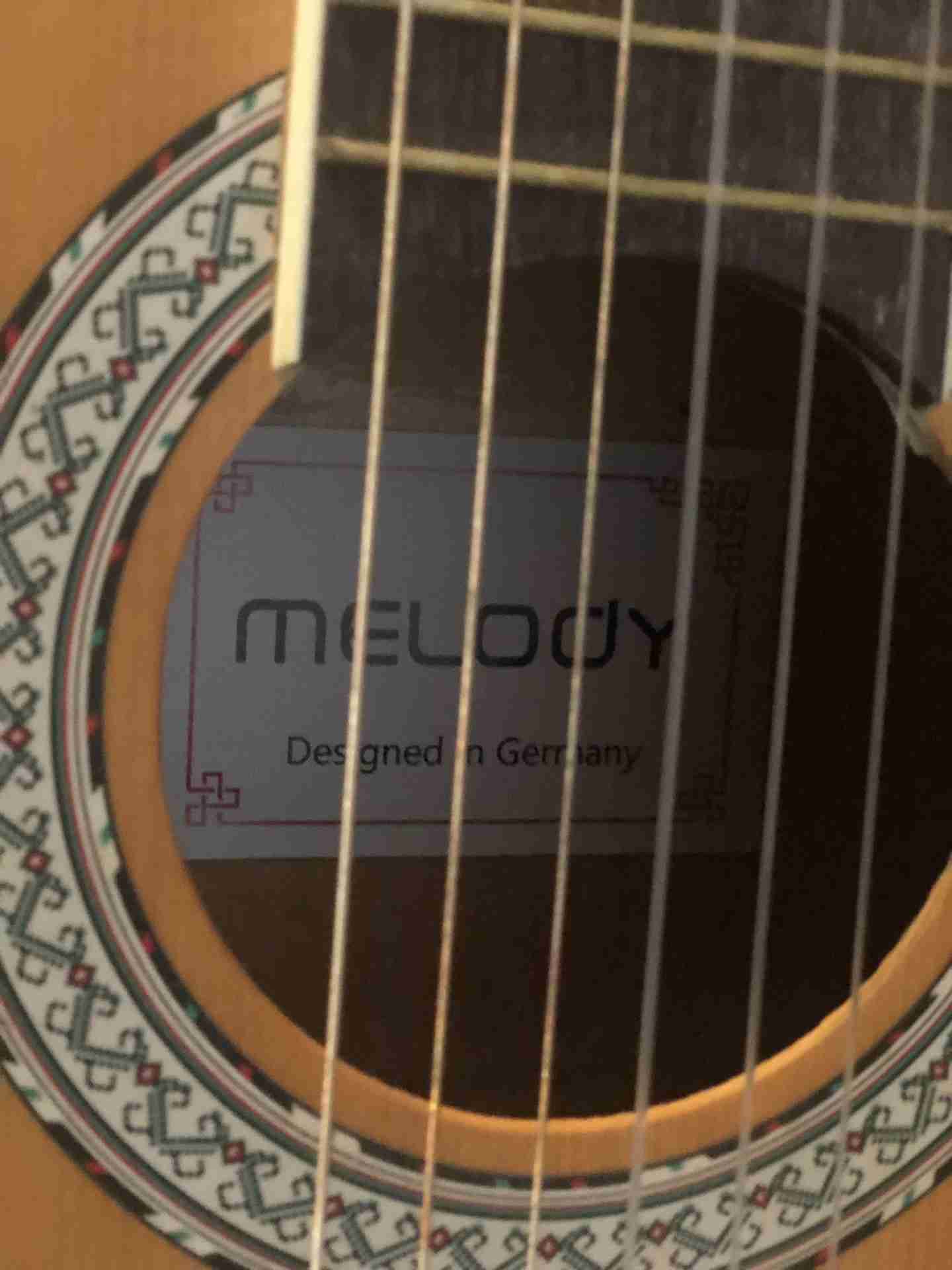 جيتار melody الماني جديد اصلي مسكر بالكرتونه مختوم الماني كلاسيك مع شنته وريشه صدف هديه
لا تنسَ أنك شاهدت هذا الإعلان في عنكبوت...