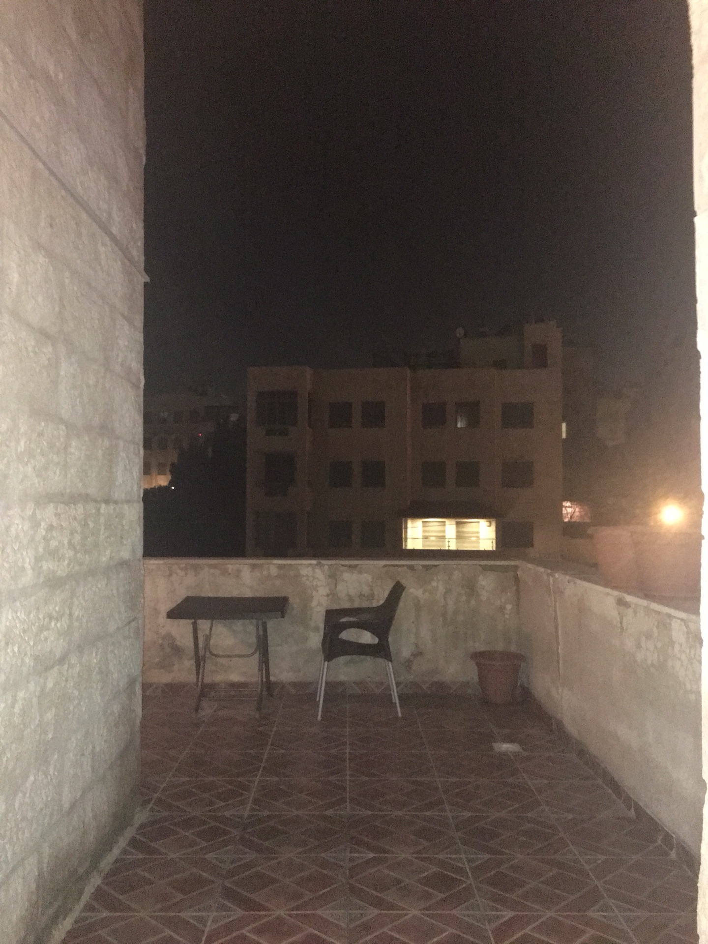 روف للايجار في عبدون مفروش
لا تنسَ أنك شاهدت هذا الإعلان في عنكبوت
مكون من غرفة وصالة مع بلكو...