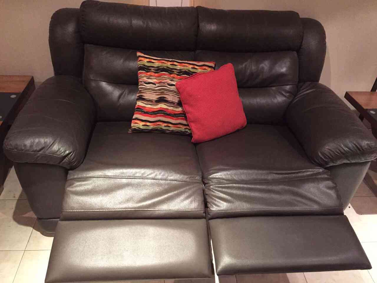 good condition with cat scratches
لا تنسَ أنك شاهدت هذا الإعلان في عنكبوت
2 double 1 triple...