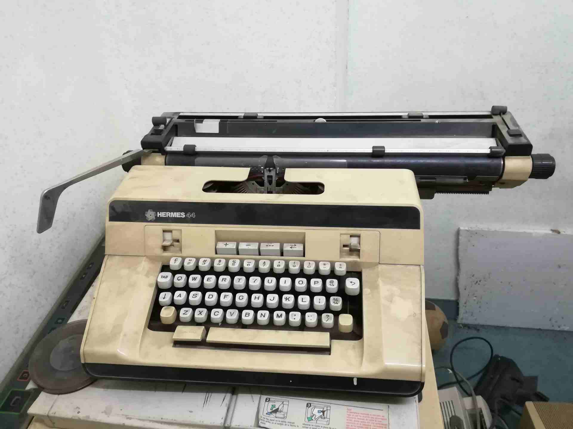 آلة كاتبة للبيع المستعجل                                            


	 				لا تنسَ أنك شاهدت هذا الإعلان في عنكبوت            
	 				
                            آلة كاتبة للبيع شغالة باللغة الإ...