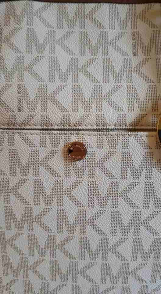 LIKE NEW MICHAEL KORS JET SET SNAP TOTE LARGE
لا تنسَ أنك شاهدت هذا الإعلان في عنكبوت
SR360(SALE)...