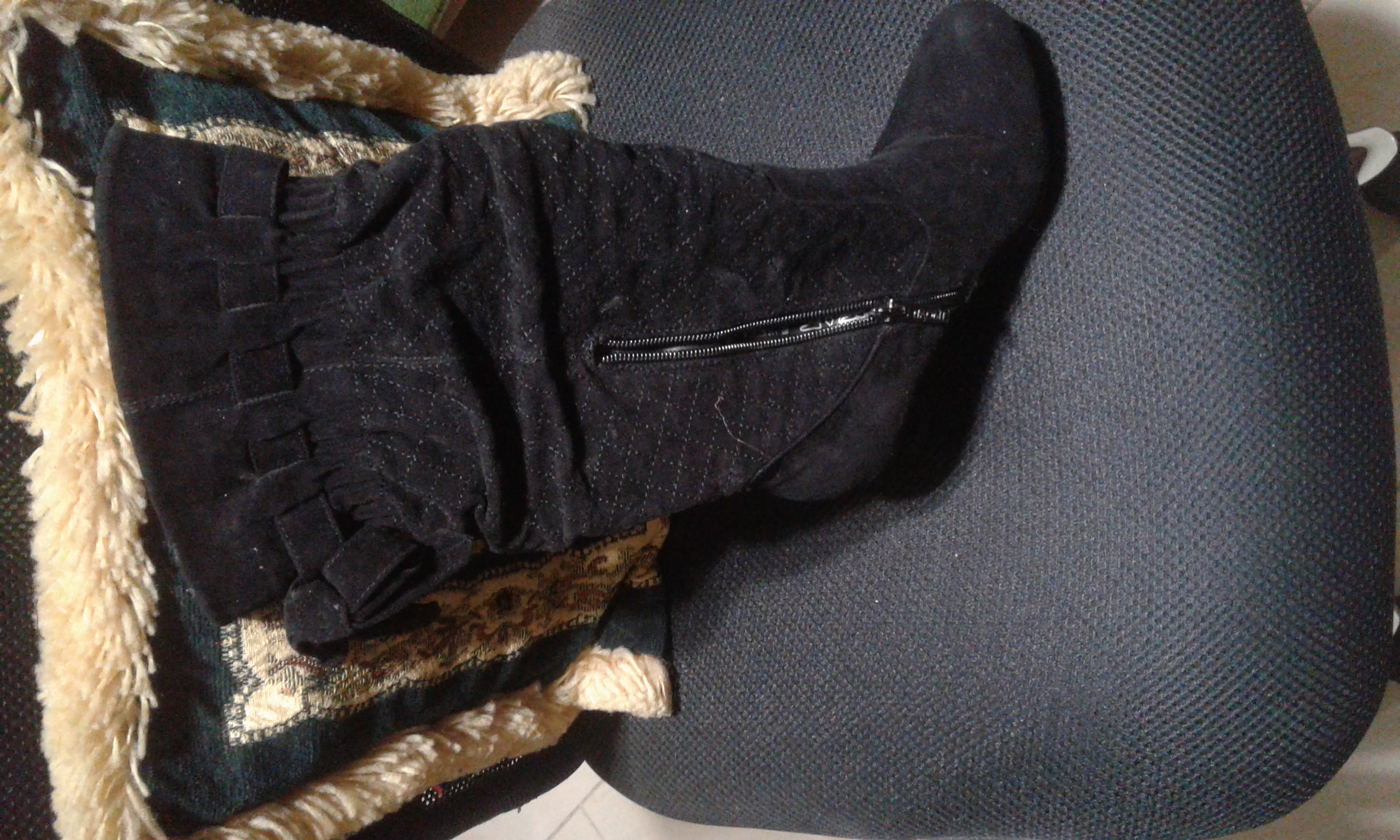 بوت شتوي راقي بكعب very classy boots                                            


	 				لا تنسَ أنك شاهدت هذا الإعلان في عنكبوت            
	 				
                                بوت شتوي جديد لل...