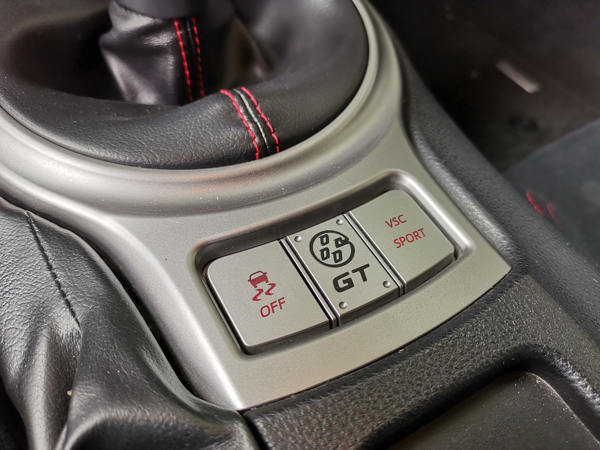 تويوتا جي تي 86
لا تنسَ أنك شاهدت هذا الإعلان في عنكبوت
تويوتا GT86 - سيون FR-S
موديل : 2014...