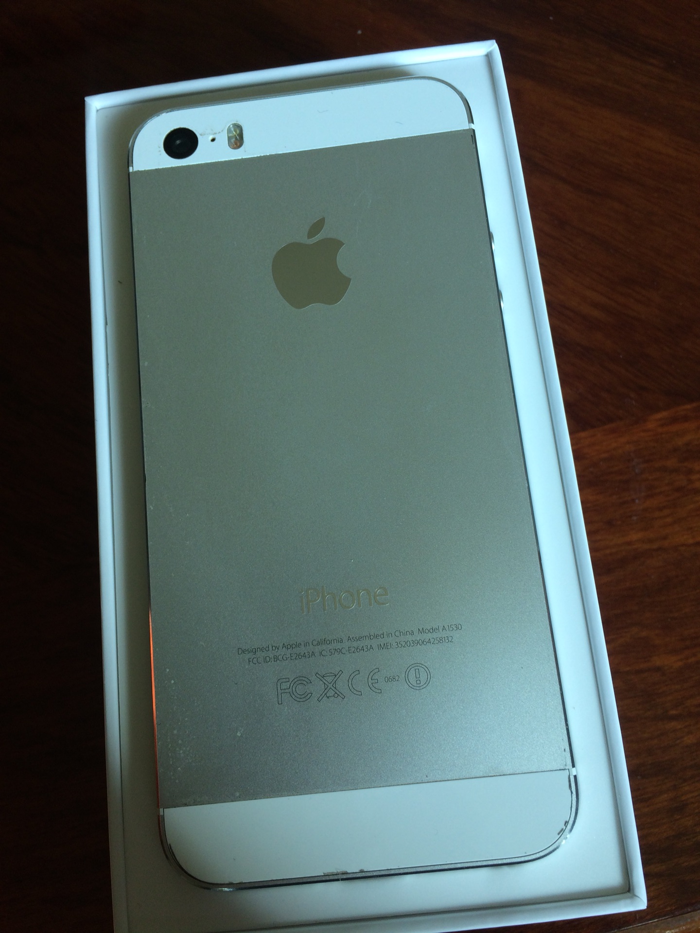 اي فون 5s 16G بحالة جيدة جداً لون سلفر                                            


	 				لا تنسَ أنك شاهدت هذا الإعلان في عنكبوت            
	 				
                                يوجد بعض الخدو...
