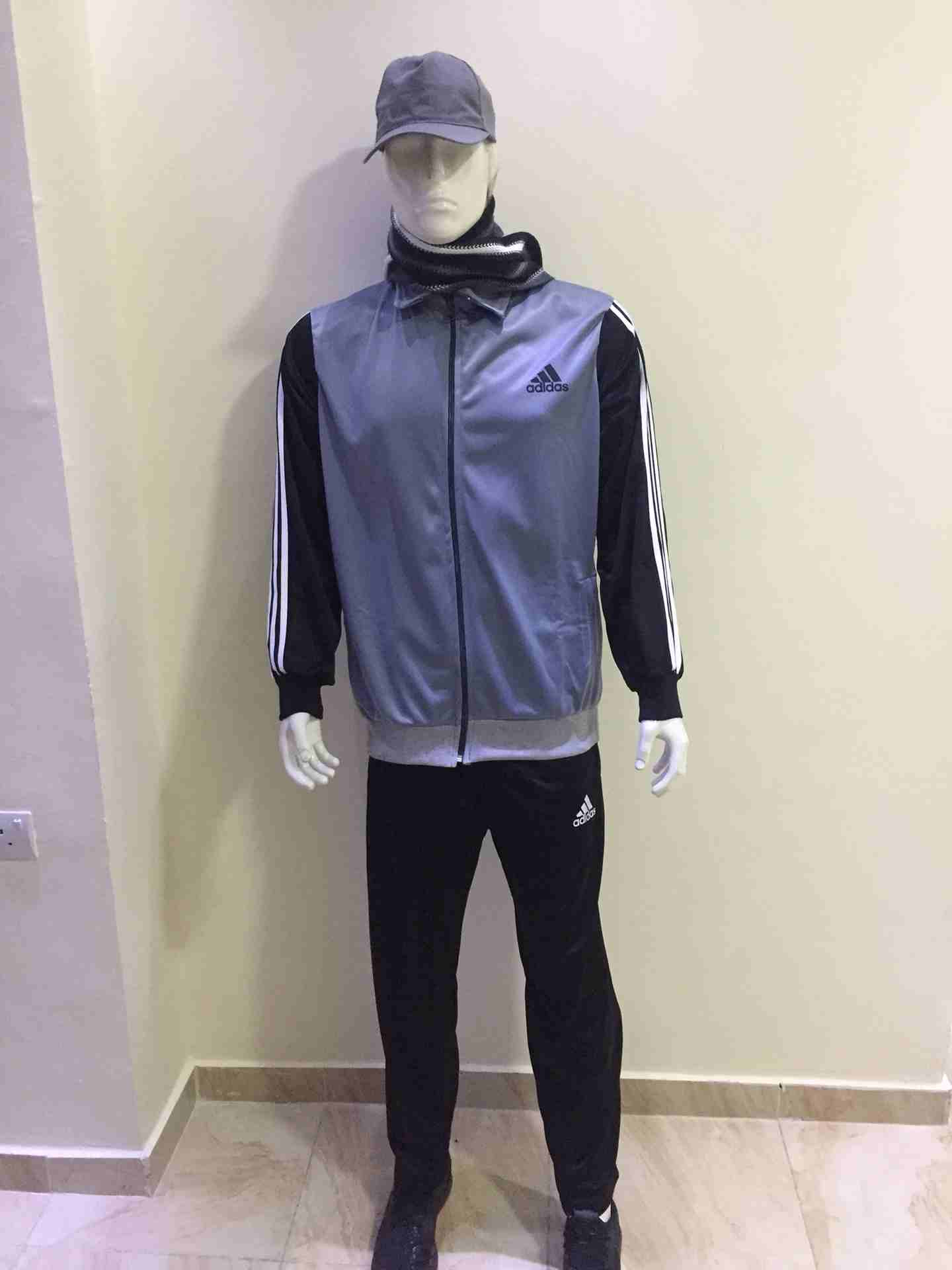 شروة سويتشرات اديداس عدد 40 بسعر مناسب احجام وافيه وسريات
لا تنسَ أنك شاهدت هذا الإعلان في عنكبوت...