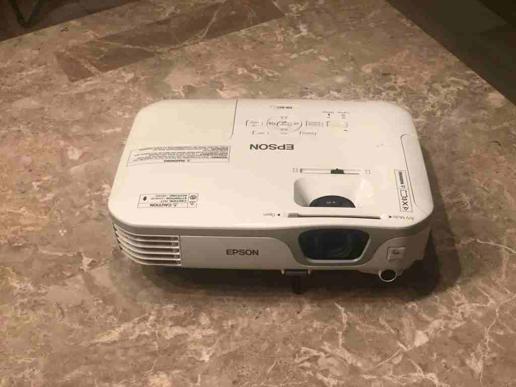Projector Epson بحالة ممتازة
لا تنسَ أنك شاهدت هذا الإعلان في عنكبوت
بروجيكتر بحالة ممتازة للبيع...