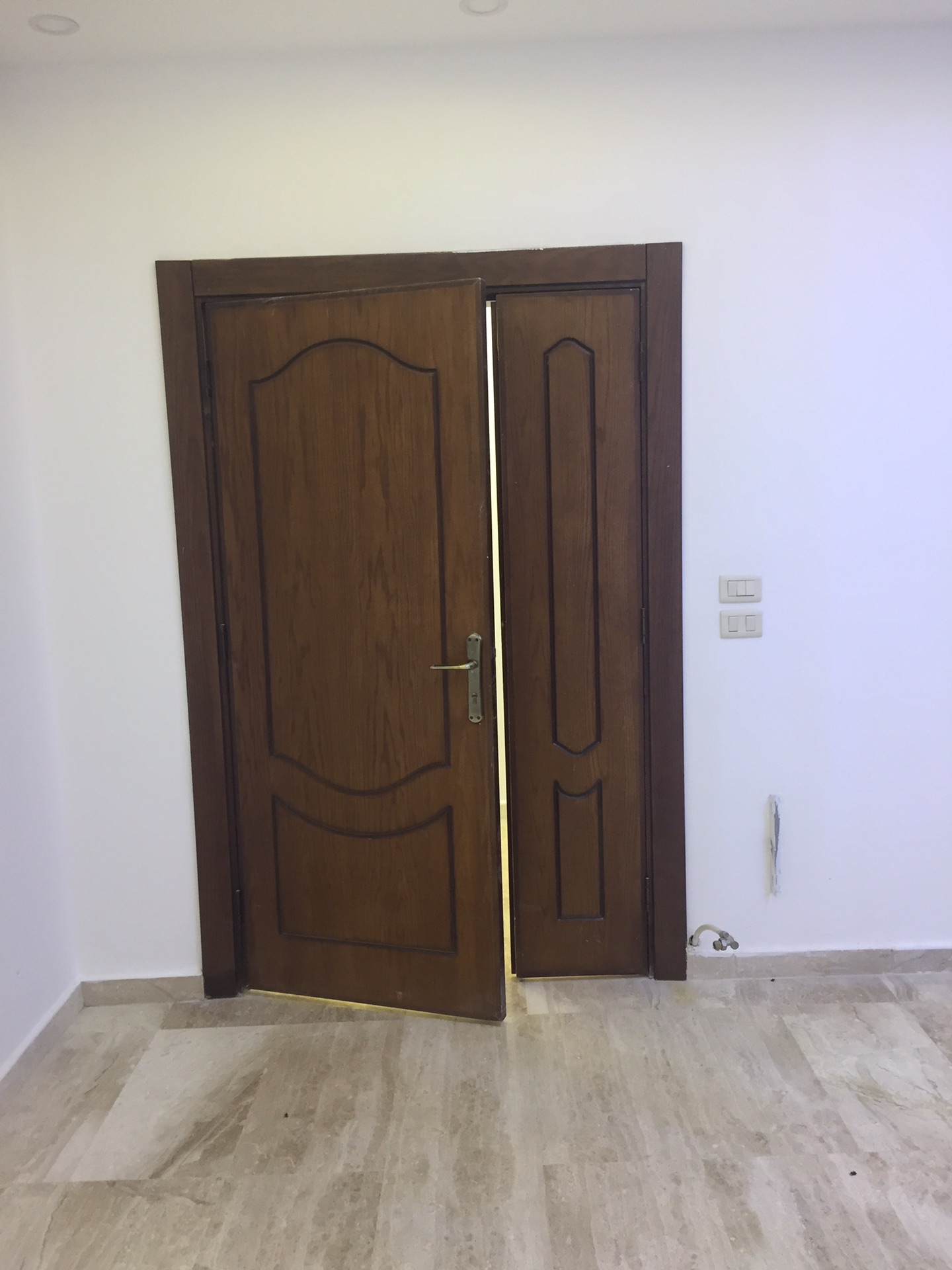شقه فارغه للايجار خلدا في اجمل المواقع 270 ممع ترس ومداخل مستقله
لا تنسَ أنك شاهدت هذا الإعلان في عنكبوت...