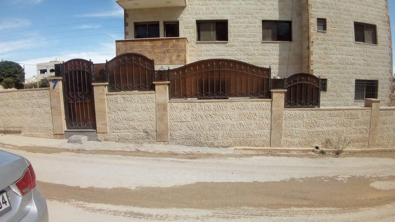 شقة للبيع طابق ارضي ضاحية الامير علي                                            


	 				لا تنسَ أنك شاهدت هذا الإعلان في عنكبوت            
	 				
                                شقة طابق ارضي مد...